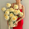 КОРОБКА ИЗ ФРАНЦУЗСКИХ ПИОНОВИДНЫХ РОЗ